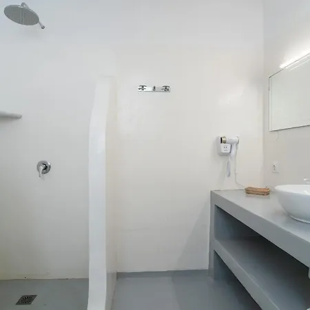 Livadia Seaside 6 3*